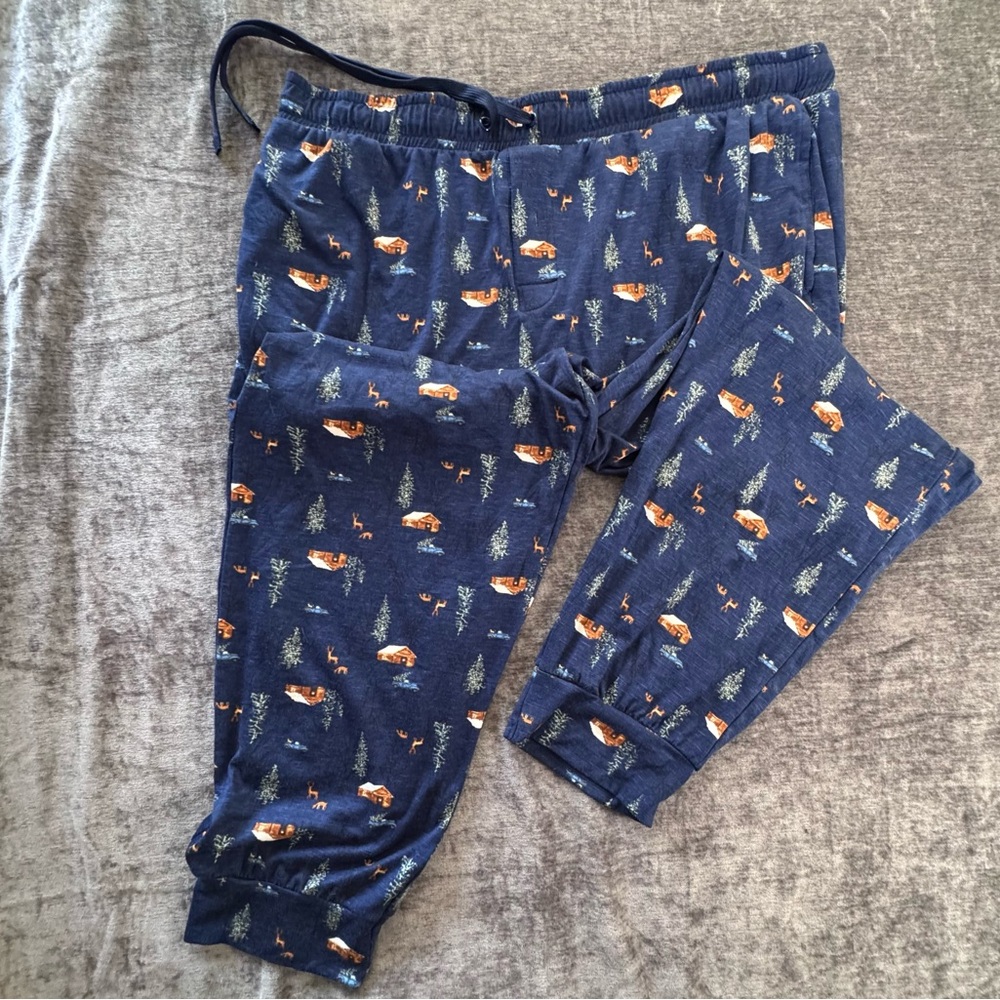 Jockey Men Pajama Bottoms in Navy with Cabin Design